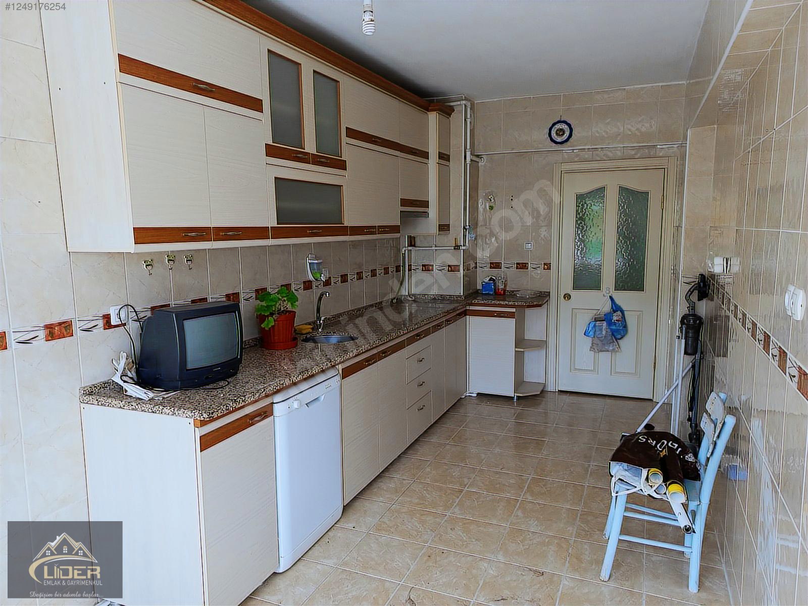 LİDER EMLAK ESKİ HASTANE ALTINDA 3+1 İÇİ YAPILI 140 M2 KOMBİLİ - ÇANKIRI MERKEZ fotoğraf 2