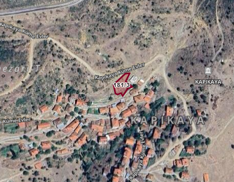KÜTAHYA SİMAV KAPIKAYA KÖYÜ’NDE 700 M² TARLA SATILIKTIR