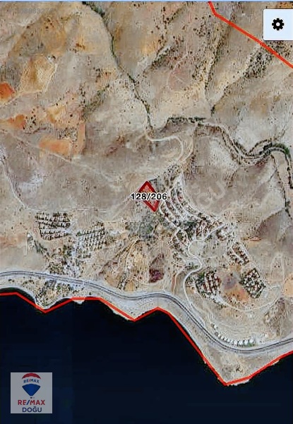 REMAX DOĞUDAN GÖLARDINDA SATILIK GÖL MANZARALI TARLALAR - ELAZIĞ MADEN fotoğraf 2