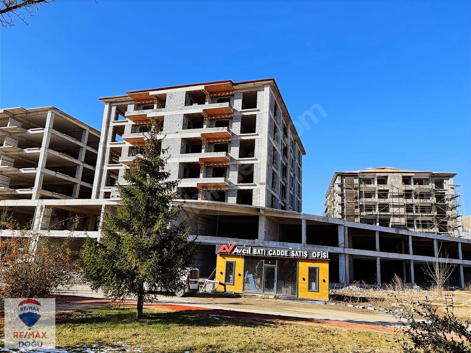 REMAX DOĞU AVCIL BATI CADDE SİTESİNDE LUX SATILIK 3+1 DAİRE - ELAZIĞ MERKEZ fotoğraf 3