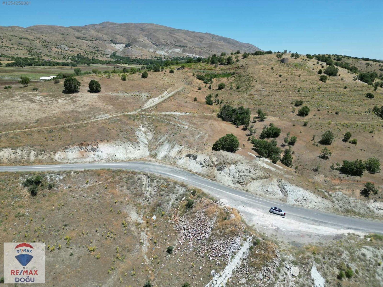 REMAX DOĞU'DAN GEZİN'DE SATILIK MANZARALI ARAZİ - ELAZIĞ MADEN fotoğraf 2