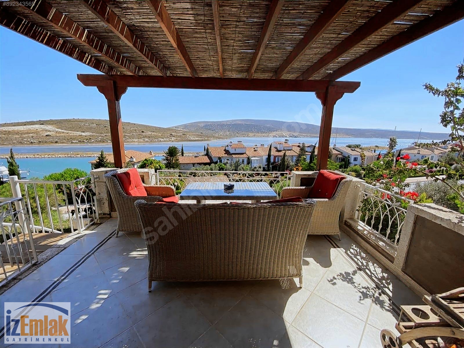 İzEmlaktan Port Alaçatıda Muhteşem Manzaralı Bahçeli Villa - İZMİR ÇEŞME fotoğraf 7