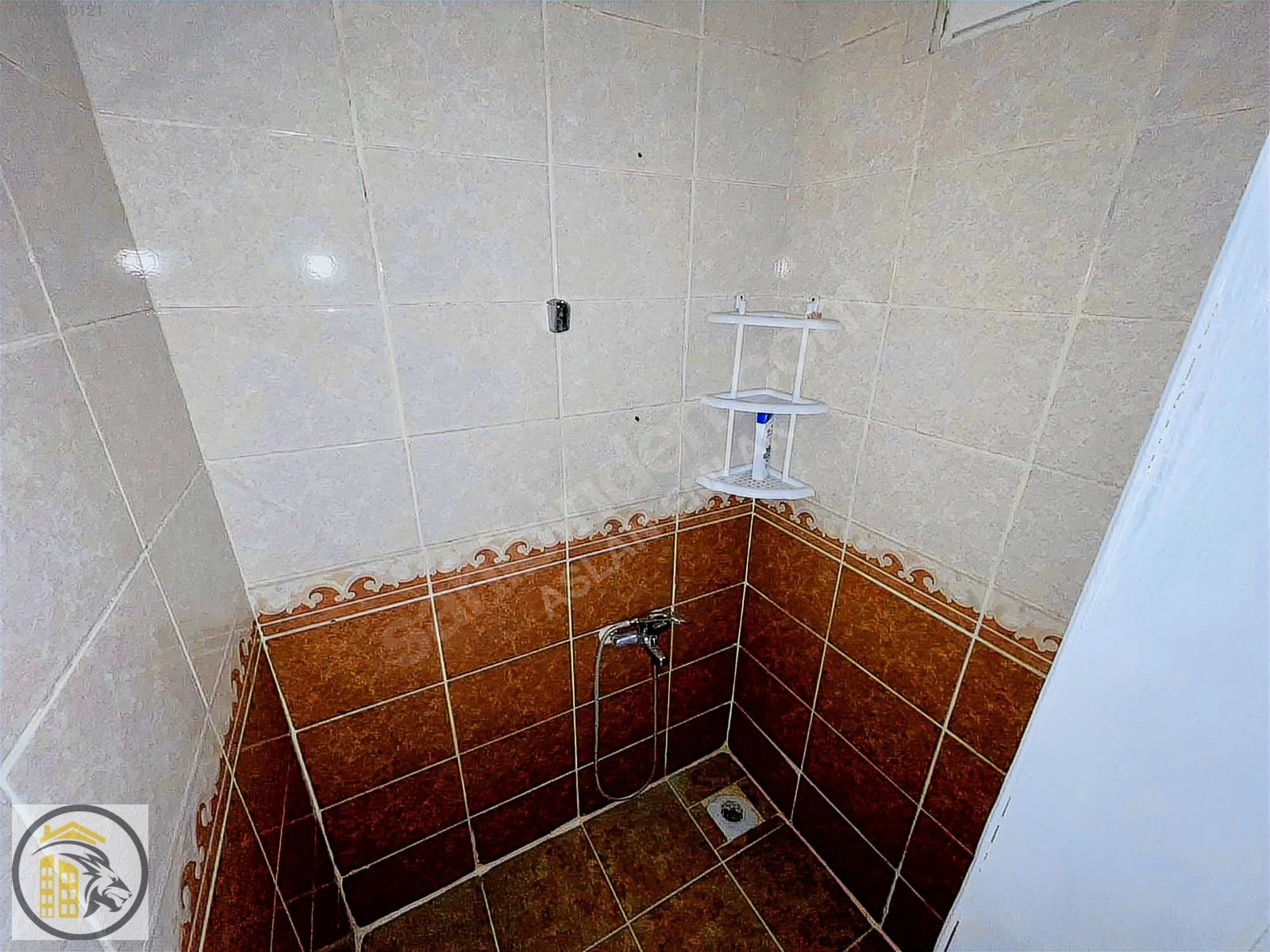 ASLAN EMLAK'TAN FATİH MAH. MERKEZDE GENİŞ SATILIK 3+1 DAİRE - KÜTAHYA MERKEZ fotoğraf 4