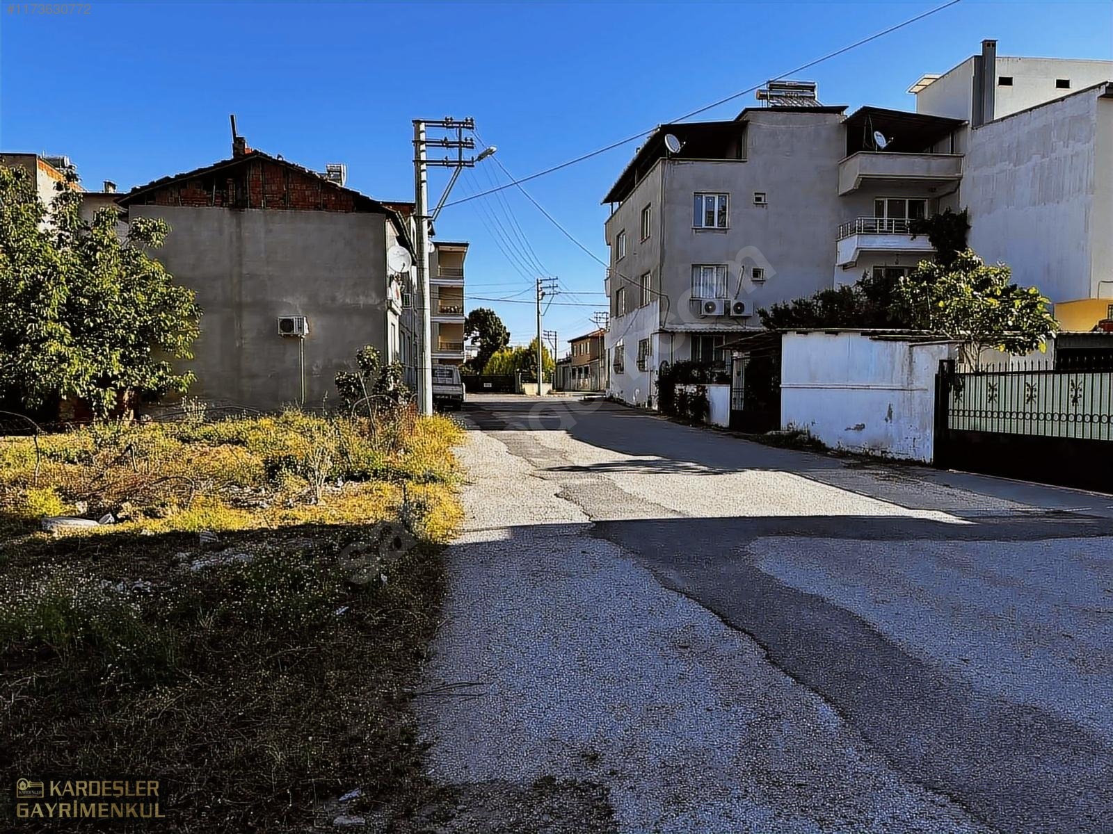 CUMHURİYET MAHALLESİ SATILIK BİTİŞİK NİZAM ARSA - MANİSA AKHİSAR fotoğraf 3