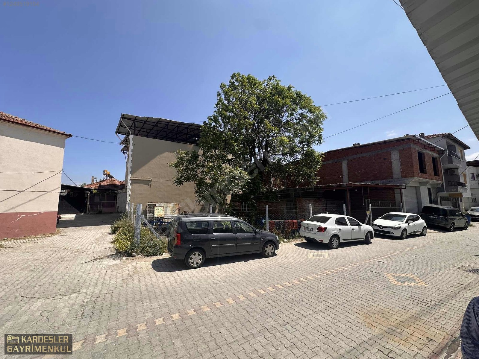 DEREKÖYDE SATILIK KÖY MERKEZİNDE ELEKTRİK SU AKTİF %50 İMARLI - MANİSA AKHİSAR fotoğraf 5