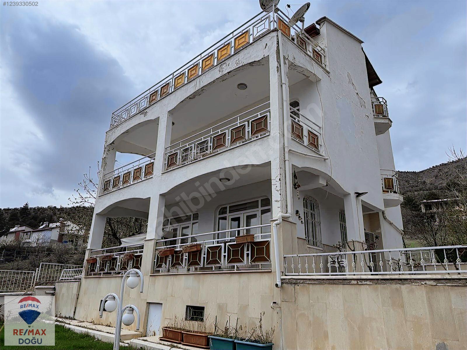 REMAX DOĞUDAN HAZAR GÖLÜNDE SATILIK VİLLA - ELAZIĞ SİVRİCE fotoğraf 3