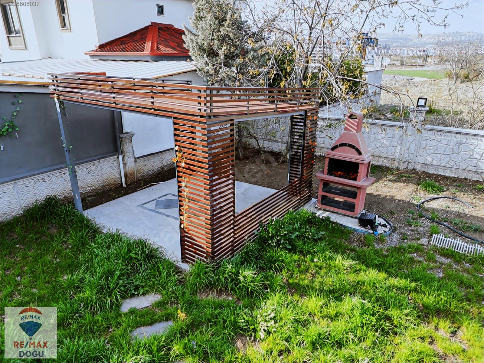REMAX DOĞU'DAN SÜRSÜRÜ MAHALLESİNDE SATILIK 5+1 LÜX VİLLA - ELAZIĞ MERKEZ fotoğraf 11