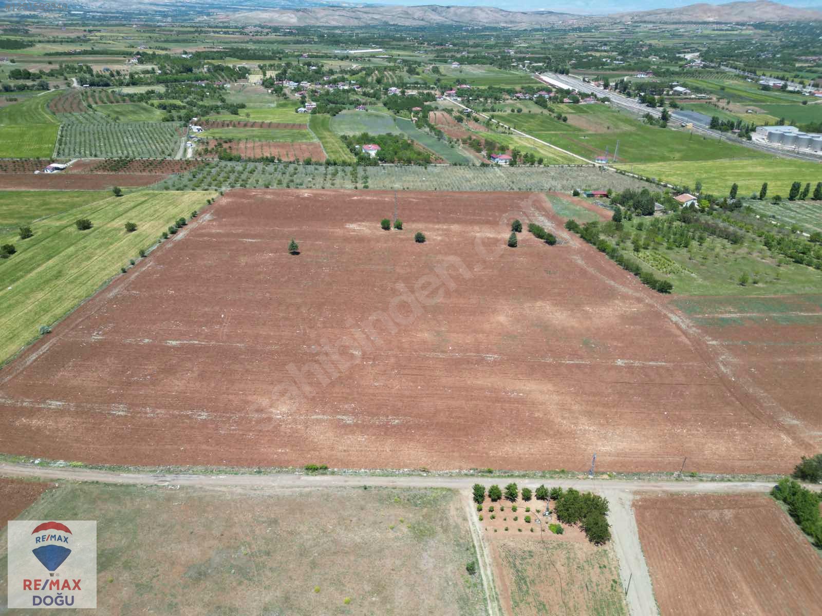 REMAX DOĞUDAN HANKENDİ YOLÇATIDA 53,348 M2 SATILIK TARLA - ELAZIĞ MERKEZ fotoğraf 2