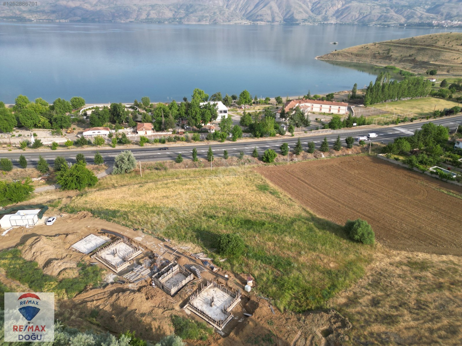 REMAX DOĞU'DAN HAZAR GÖLÜ'NDE İMARLI ARAZİ - ELAZIĞ SİVRİCE fotoğraf 4