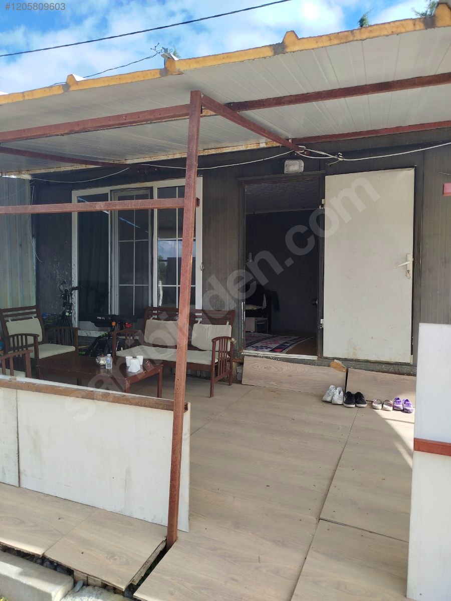 200 mk arsa içinde konteynır bulunan.elektrik ve su mevcut. - İSTANBUL ARNAVUTKÖY fotoğraf 5