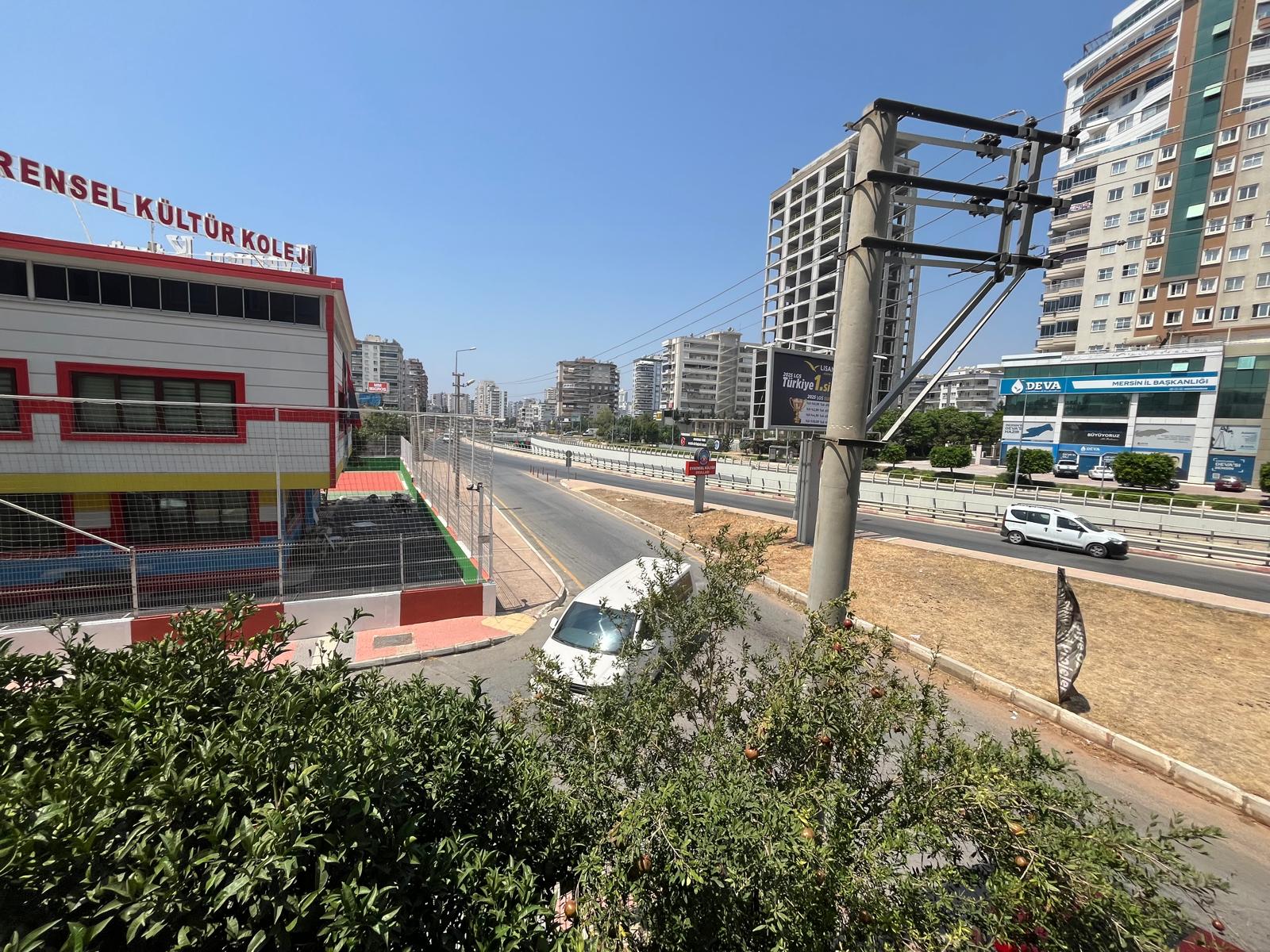 HÜRRİYET MAHALLESİNDE GENİŞ OTURUMLU 3 CEPHELİ 3+1 DAİRE - MERSİN YENİŞEHİR fotoğraf 25