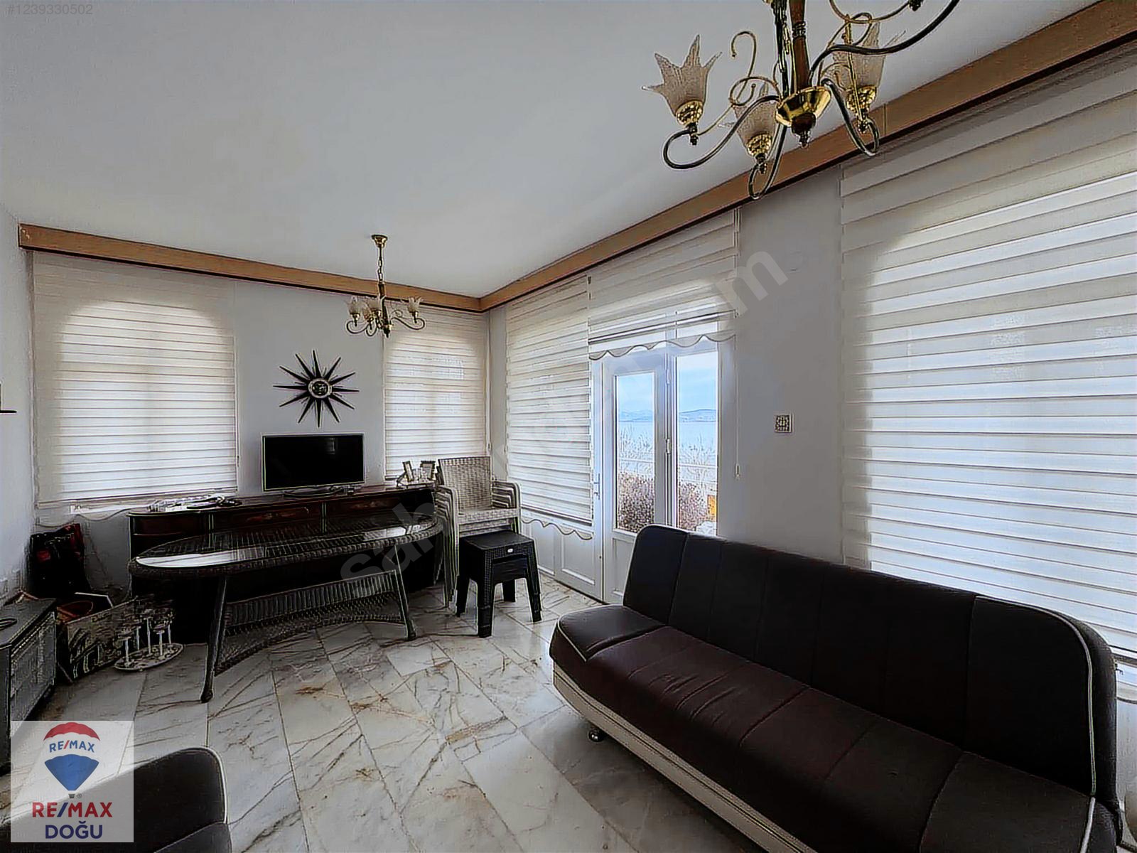 REMAX DOĞUDAN HAZAR GÖLÜNDE SATILIK VİLLA - ELAZIĞ SİVRİCE fotoğraf 8