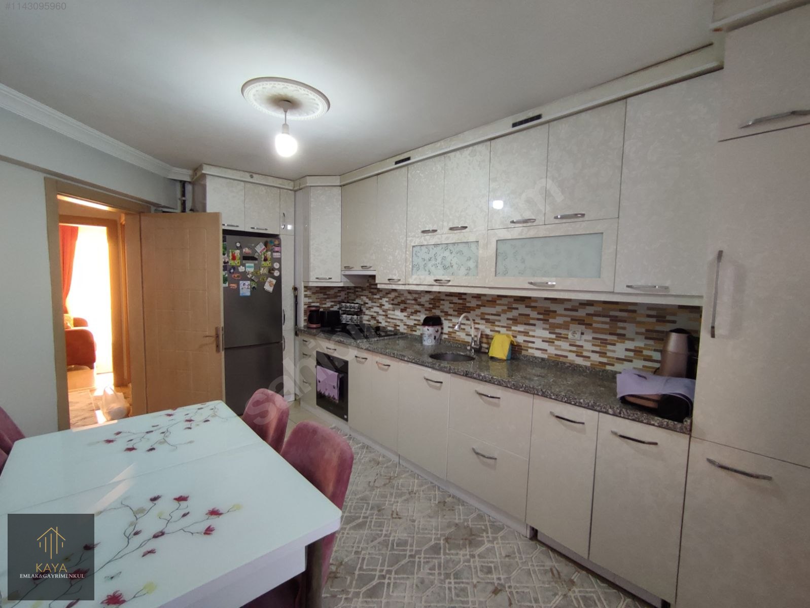 KAYA' DAN ATATÜRK MH LALELİ CAMİ CİVARI SATILIK 3+1 DAİRE - UŞAK MERKEZ fotoğraf 5