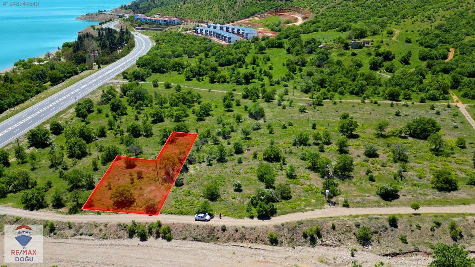 REMAX DOĞUDAN HAZAR GÖLÜ MANZARALI SATILIK TARLA - ELAZIĞ MERKEZ fotoğraf 3