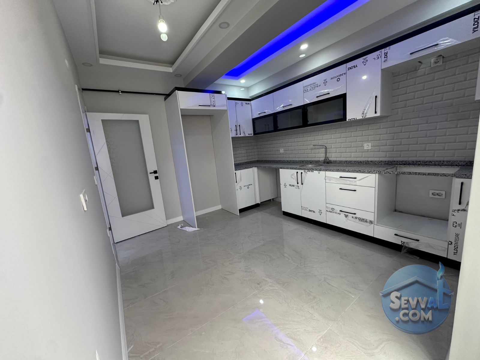 KÖRFEZ GÜNEY MH. MERKEZİ YERDE 3+1 SATILIK LÜKS ARAKAT DAİRE - Kocaeli Körfez fotoğraf 9