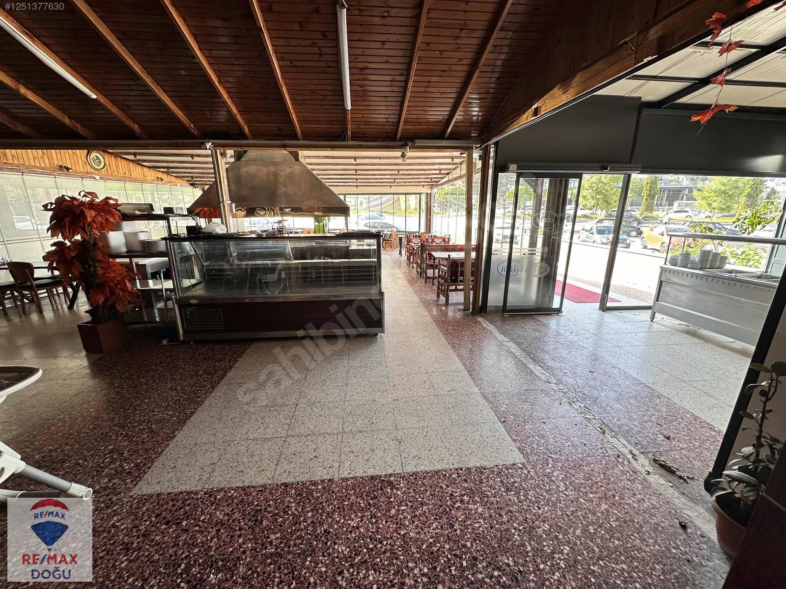 REMAX DOĞUDAN HARİKA LOKASYONDA ANA CADDE DE UYGUN MEKAN - ELAZIĞ MERKEZ fotoğraf 2