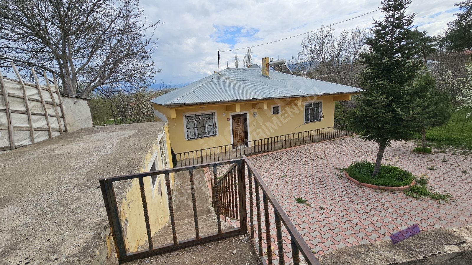 SUŞEHRİ AVCULU MAHALLESİ SATILIK BAHÇELİ MÜSTAKİL EV - SİVAS SUŞEHRİ fotoğraf 8