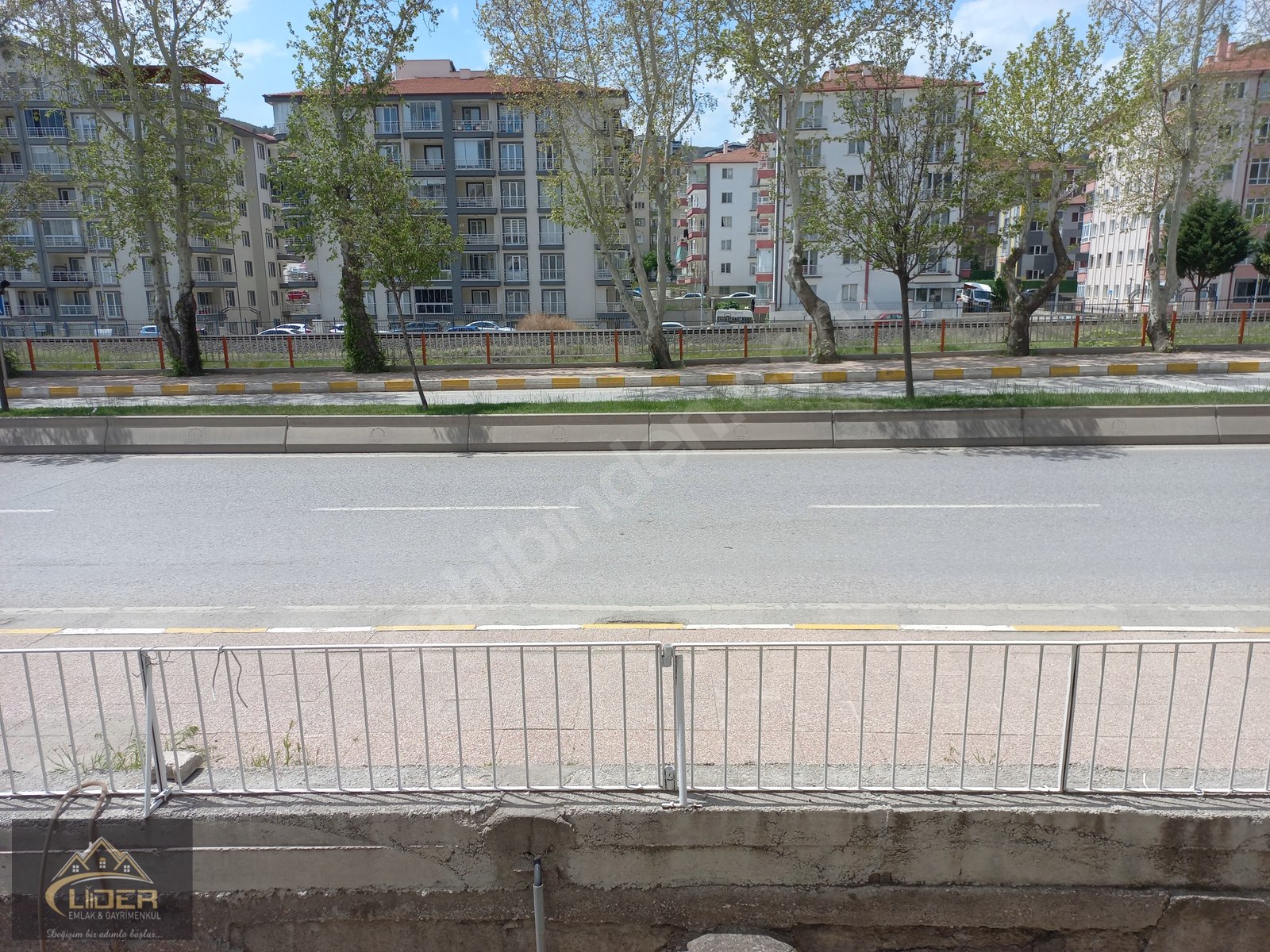 LİDER EMLAK HASTANE YOLU ÜZERİNDE 3+1 İÇİ FUL YAPILI KOMBİLİ - ÇANKIRI MERKEZ fotoğraf 2