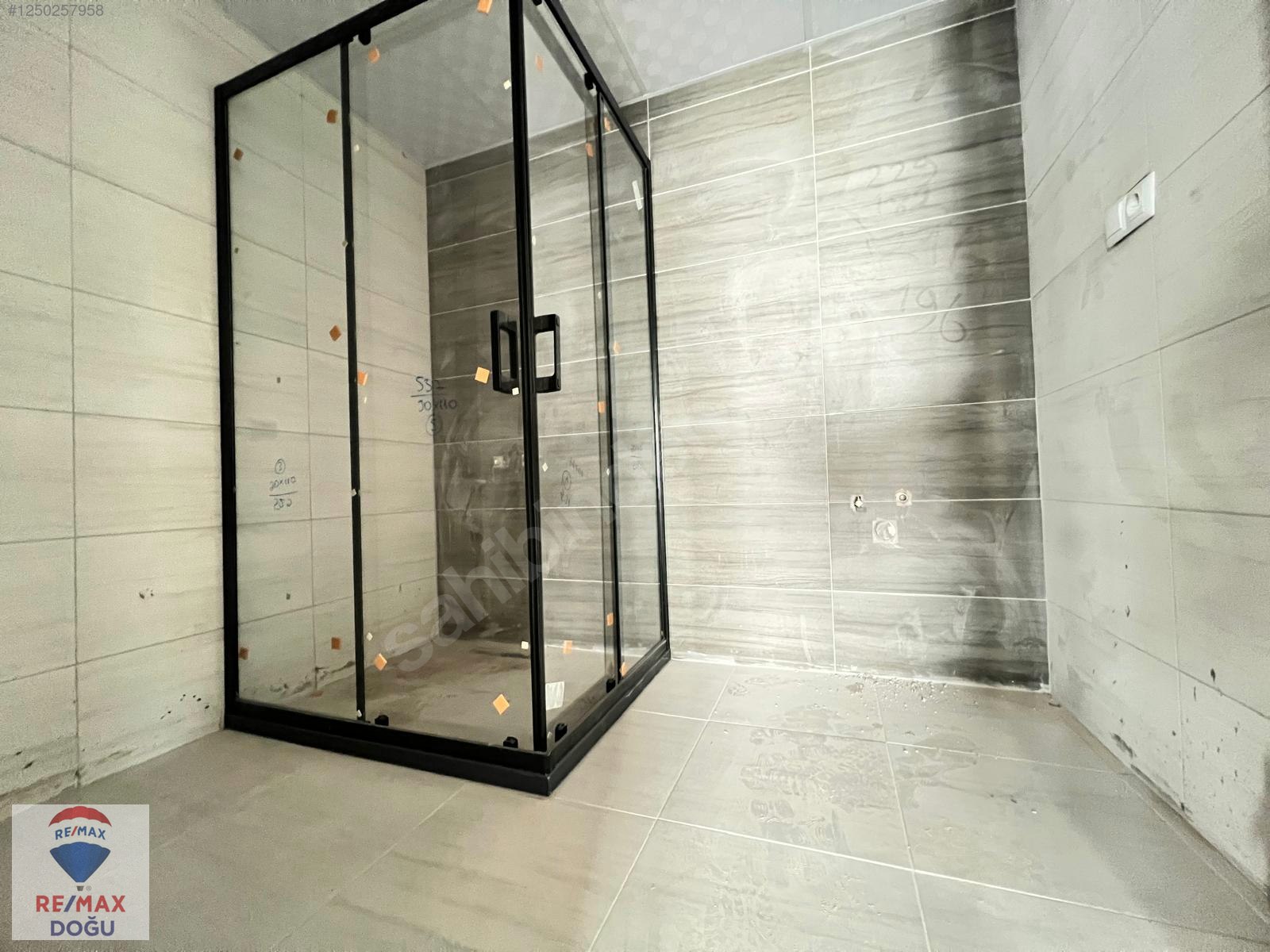 REMAX DOĞU ABDULLAHPAŞA MAH.ANA CADDEYE ÇOK YAKIN SATILIK DAİRE - ELAZIĞ MERKEZ fotoğraf 2