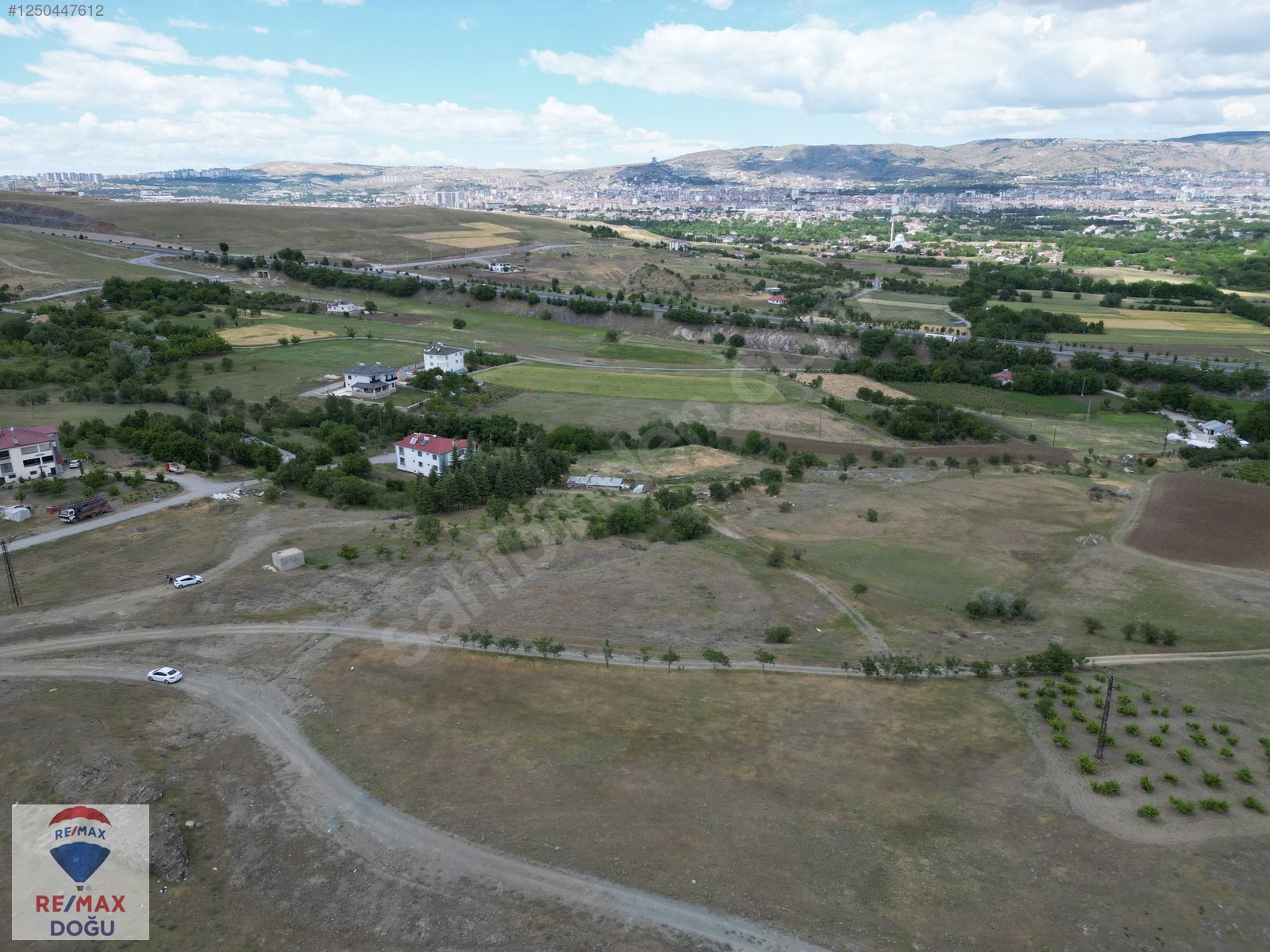 REMAX DOĞU'DAN ŞEHİR MANZARALI FERAH ALANDA VİLLA ARSASI - ELAZIĞ MERKEZ fotoğraf 7