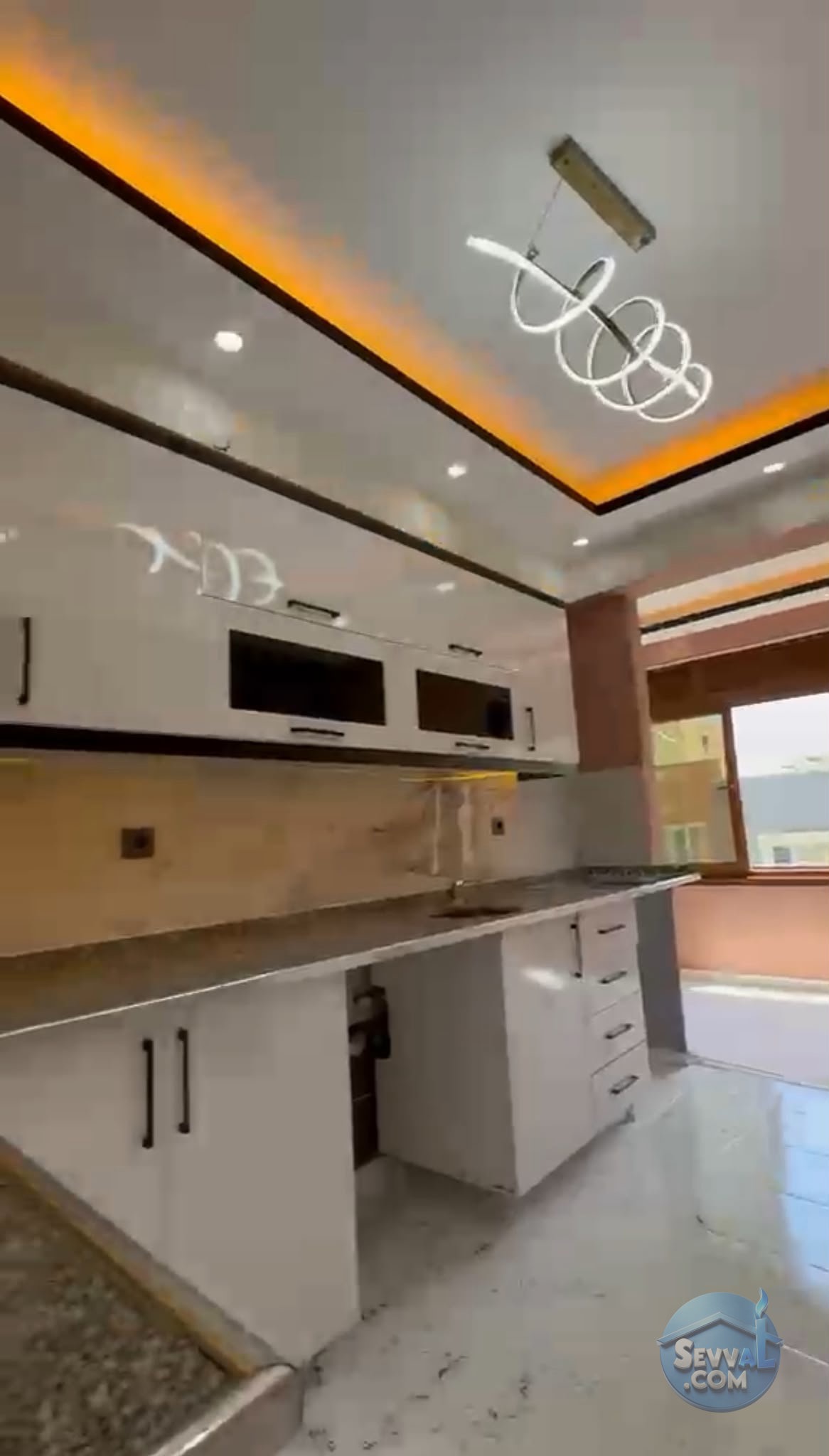 DEVTEŞTİ MAH. 1. KAT 2+1 ODALI 110 m2 GÜNEY CEPHELİ GÜNEŞ GÖREN TARAF İÇİ FULL - ŞANLIURFA HALİLİYE fotoğraf 5