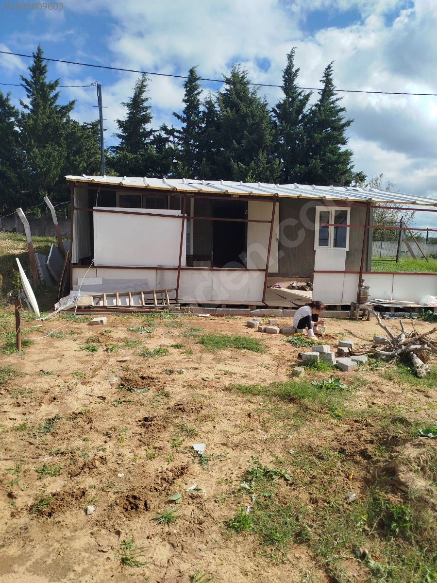 200 mk arsa içinde konteynır bulunan.elektrik ve su mevcut. - İSTANBUL ARNAVUTKÖY fotoğraf 3