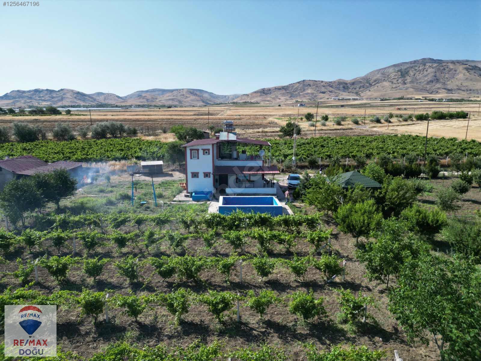 REMAX DOĞUDAN SEDEFTEPEDE 5339 M² 3+1 VE 1+1 BAHÇELİ DUBLEKS EV - ELAZIĞ MERKEZ fotoğraf 3