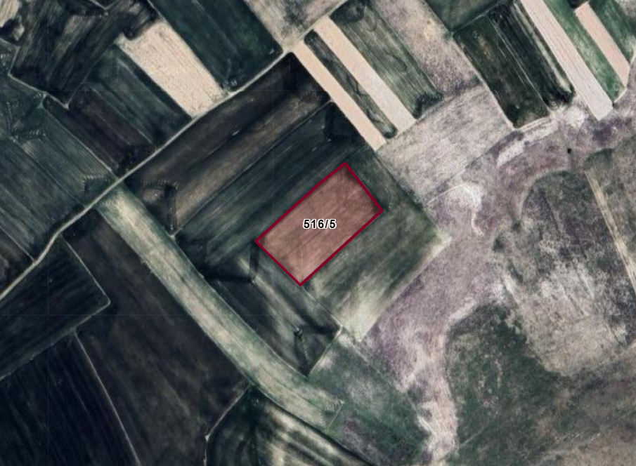 AFYONKARAHİSAR DAZKIRI ESENTEPE  KÖYÜNDE 8.216  M² TARLA  SATILIKTIR