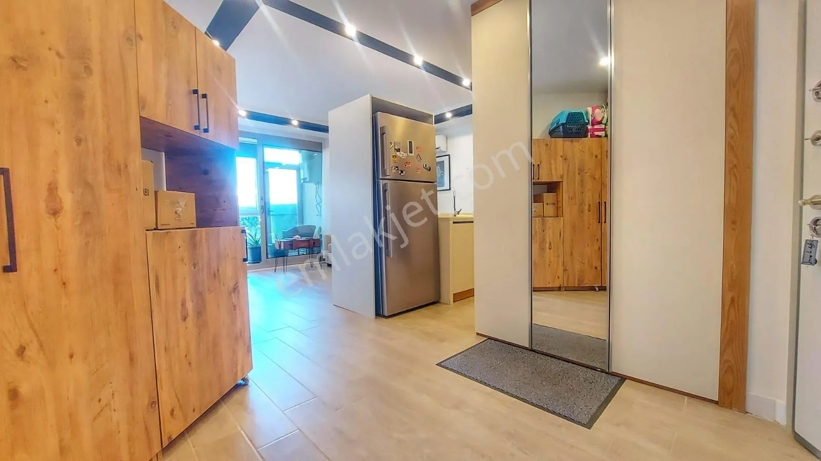 Kuşadası Merkezde Satılık Bahçe Katı Ebeveyn Banyolu 1+1 Daire