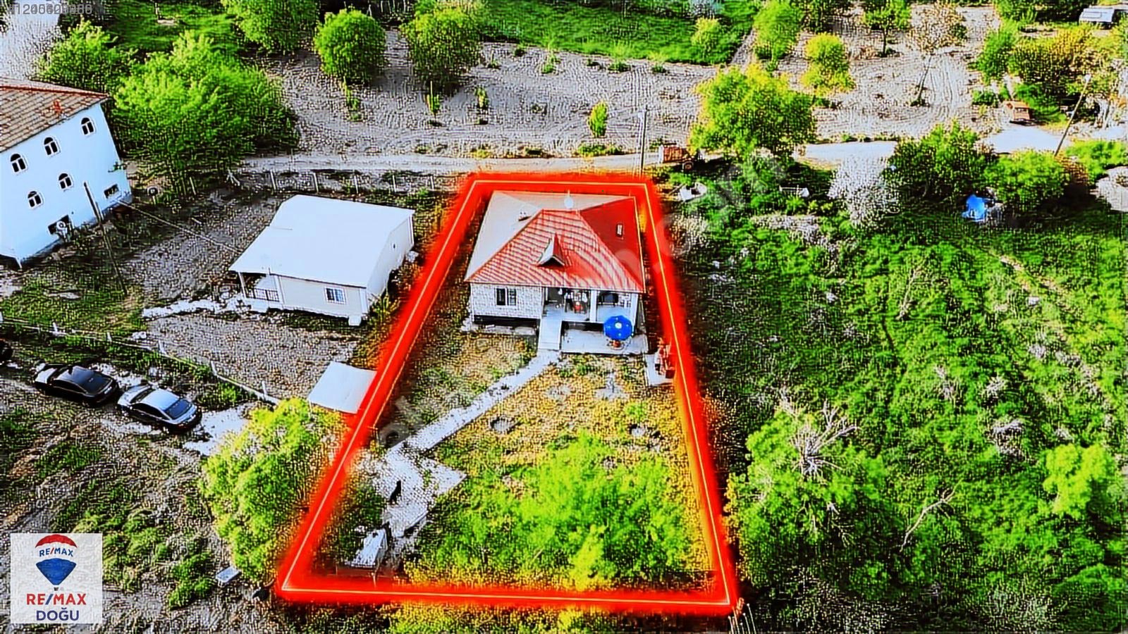 REMAX DOĞUDAN CİP MESİRE ALANINA YAKIN 550 M2 KURULU BAHÇELİ EV - ELAZIĞ MERKEZ fotoğraf 3