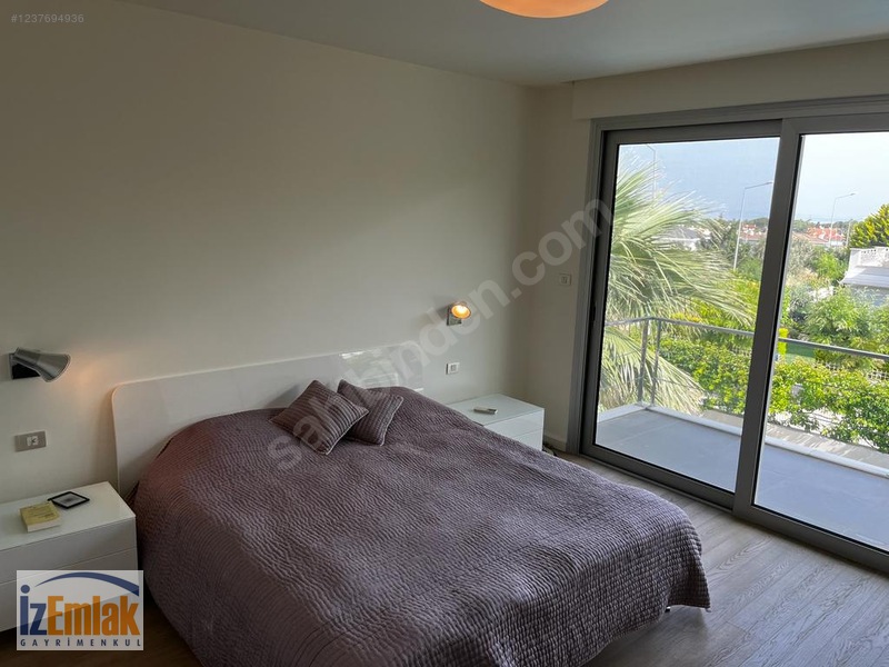 İz Emlak'tan Ilıca'da 5+2 Çok Geniş Bahçeli Havuzlu Villa - İZMİR ÇEŞME fotoğraf 5