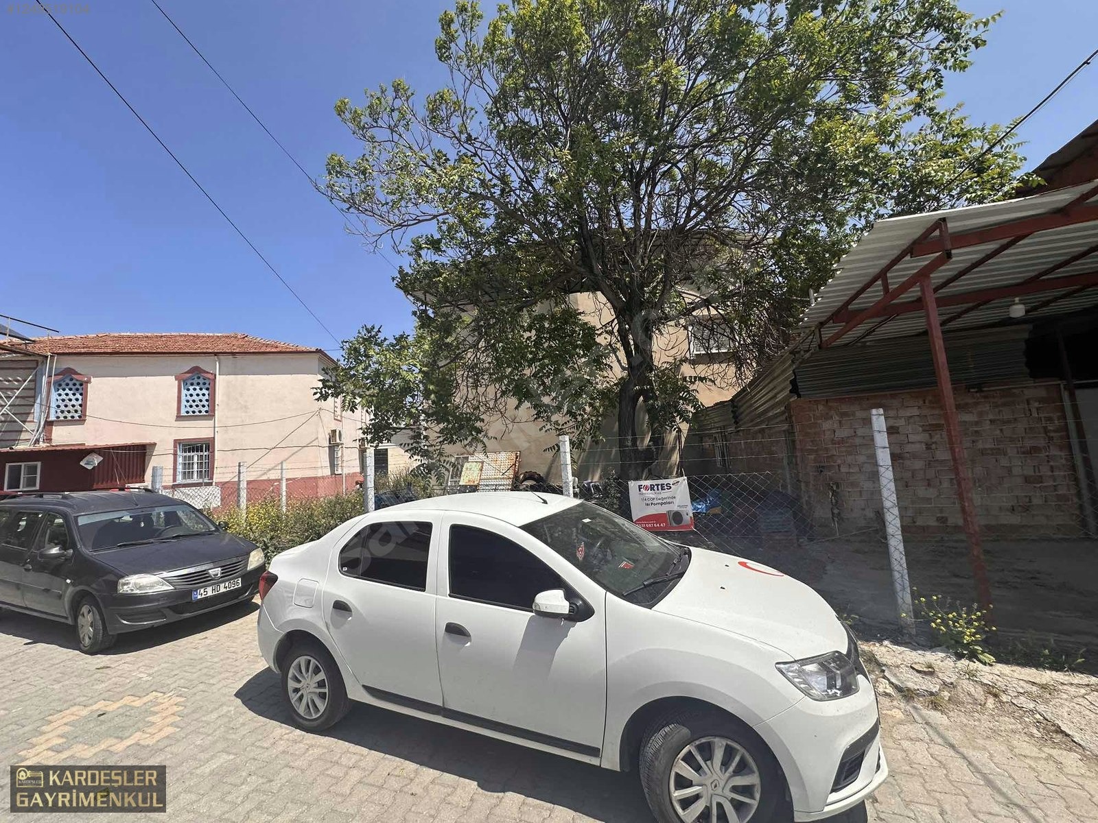 DEREKÖYDE SATILIK KÖY MERKEZİNDE ELEKTRİK SU AKTİF %50 İMARLI - MANİSA AKHİSAR fotoğraf 9