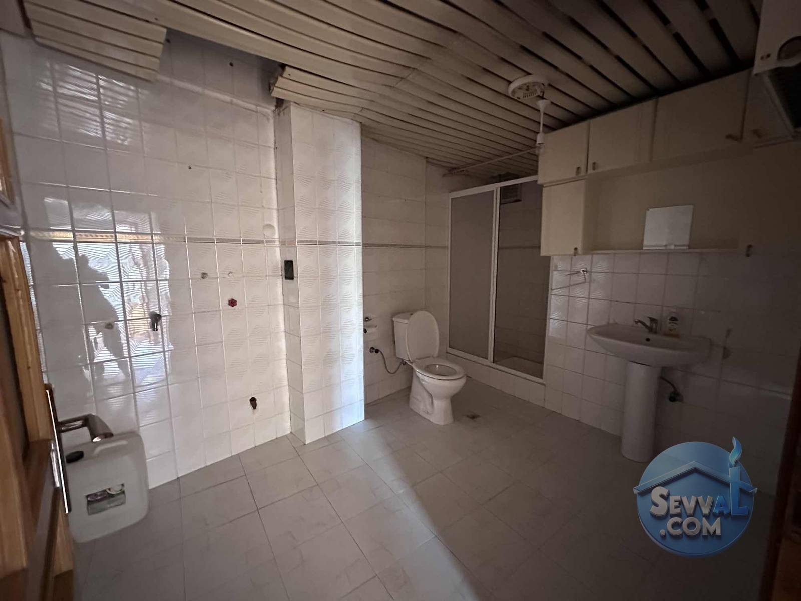 ENKA'dan TUĞRUL CAD. Üzeri KİRALIK 2+1 ASANSÖRLÜ DAİRE - Kocaeli Körfez fotoğraf 3