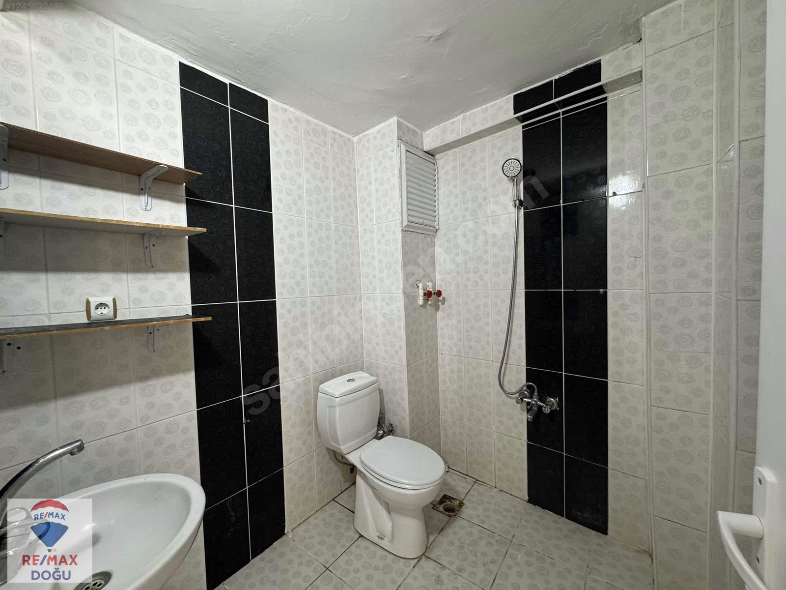 REMAX DOĞUDAN OLGUNLAR MAH.SATILIK 3+1 FIRSAT DAİRE - ELAZIĞ MERKEZ fotoğraf 3