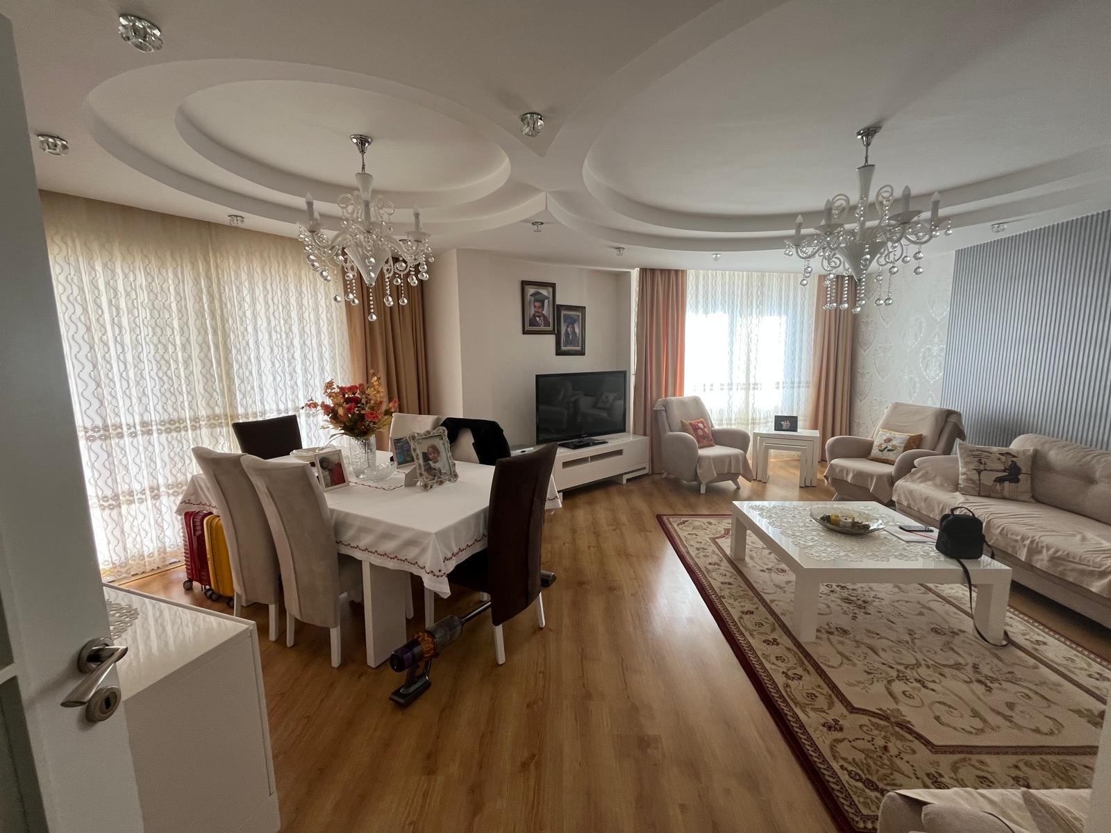 ERGÜNDEN MERKEZ MHDE HAVUZLU VATAN CAD. ÜZERİ SATILIK 3+1 DAİRE - MERSİN MEZİTLİ fotoğraf 3