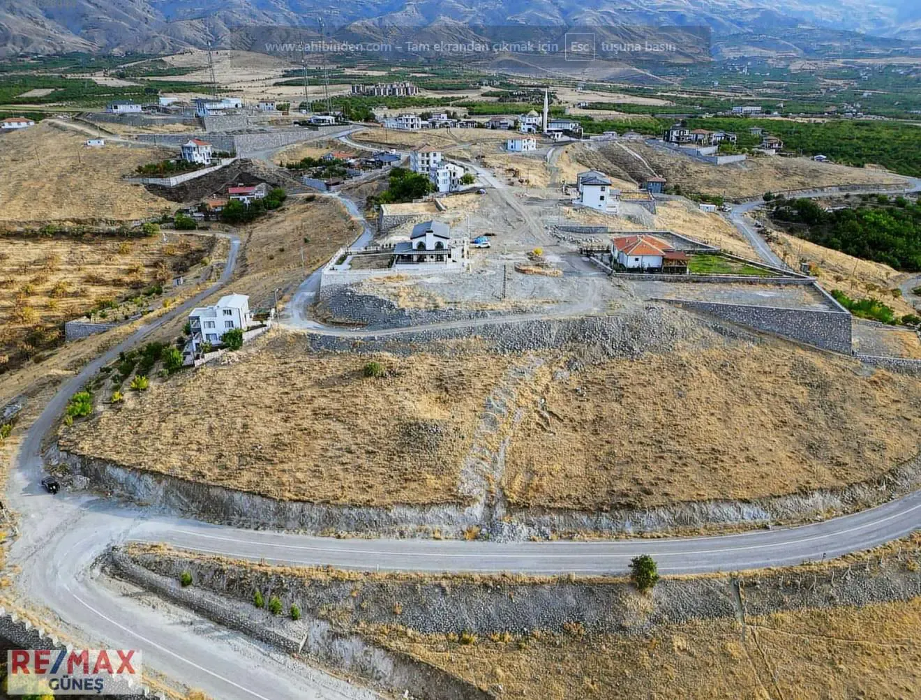 KALE DÜZTARLA MEVKİDE RE/MAX GÜNEŞ'TEN SATILIK 875 M2 TARLA - MALATYA KALE fotoğraf 6