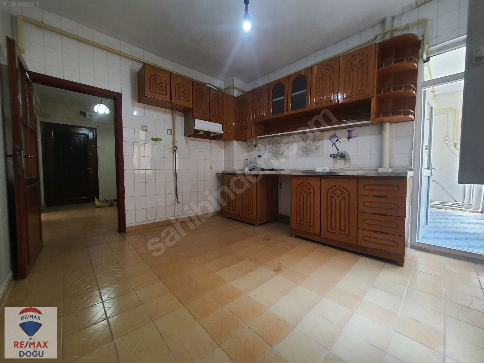 REMAX DOĞU'DAN İSTASYON CADDESİNDE ACİL SATILIK 3+1 DAİRE - ELAZIĞ MERKEZ fotoğraf 2