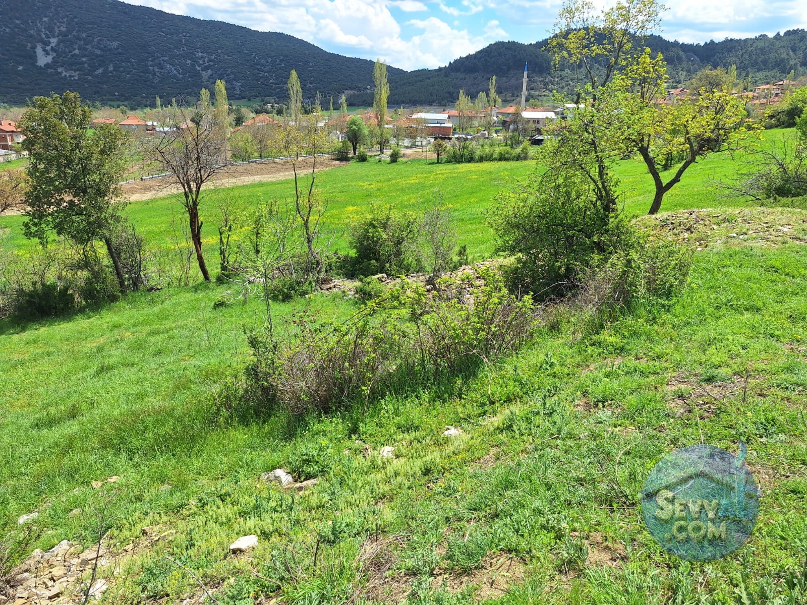 BURDUR AĞLASUN KİBRİT KÖYÜNDE SATILIK KERPİÇ EV VE TARLA - Burdur Ağlasun fotoğraf 2