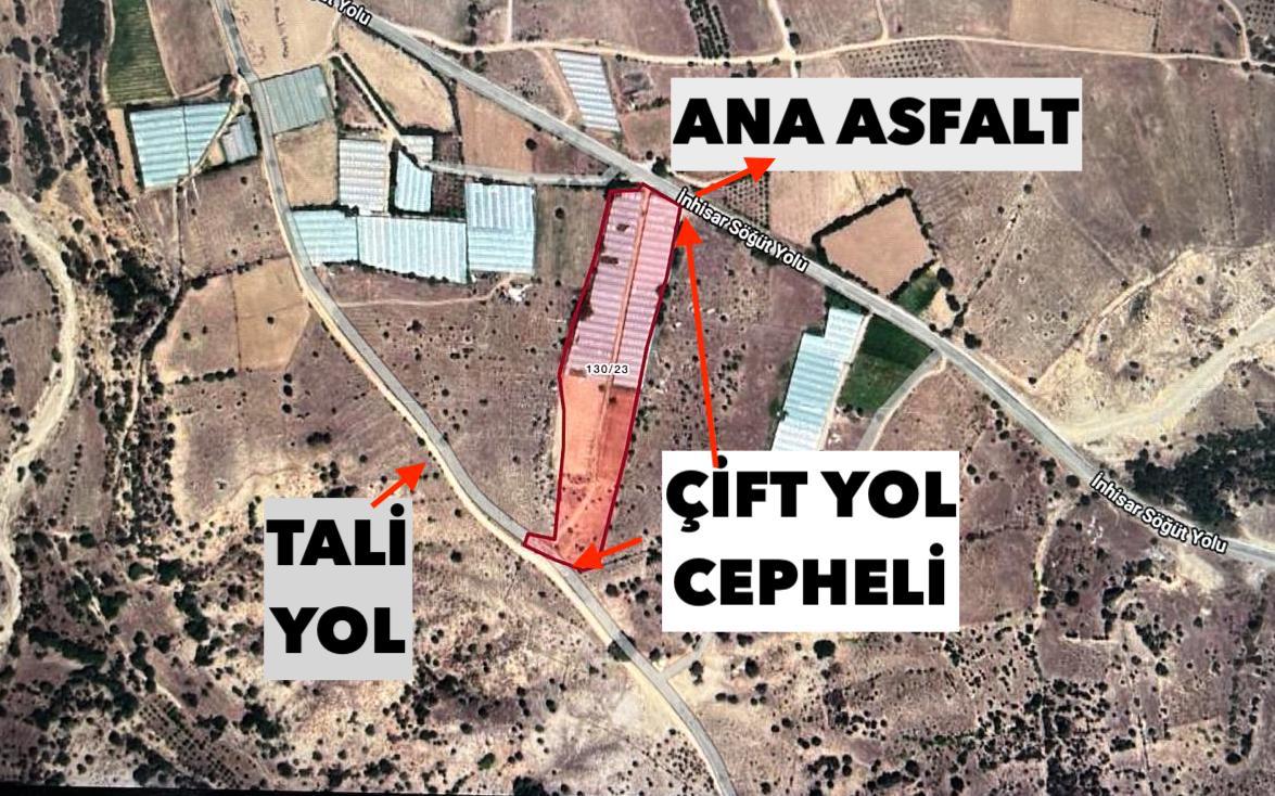 Anayolu Üzerinde 13.600 m2 + 7.000 m2 Sera + Elektrik + Su Bağlı - BİLECİK SÖĞÜT fotoğraf 3
