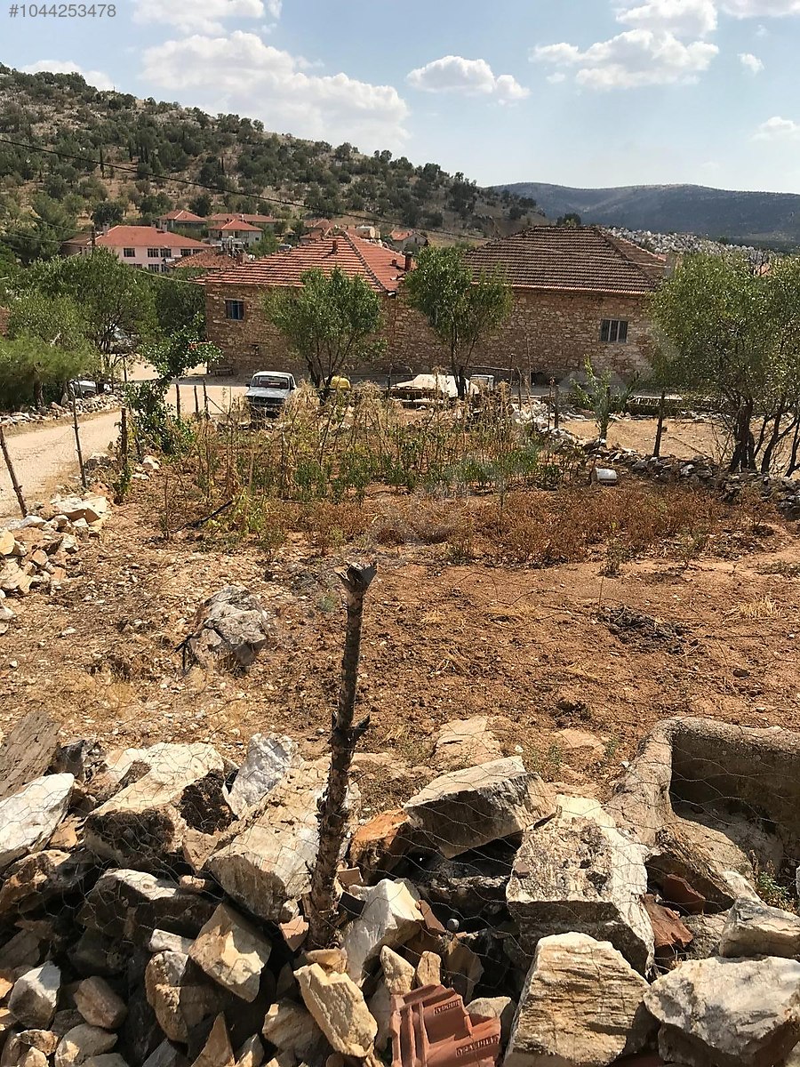UŞAK KARAHALLI KIRKYAREN  KÖYÜNDE 171  M²  BAHÇE  SATILIKTIR  - UŞAK KARAHALLI fotoğraf 11
