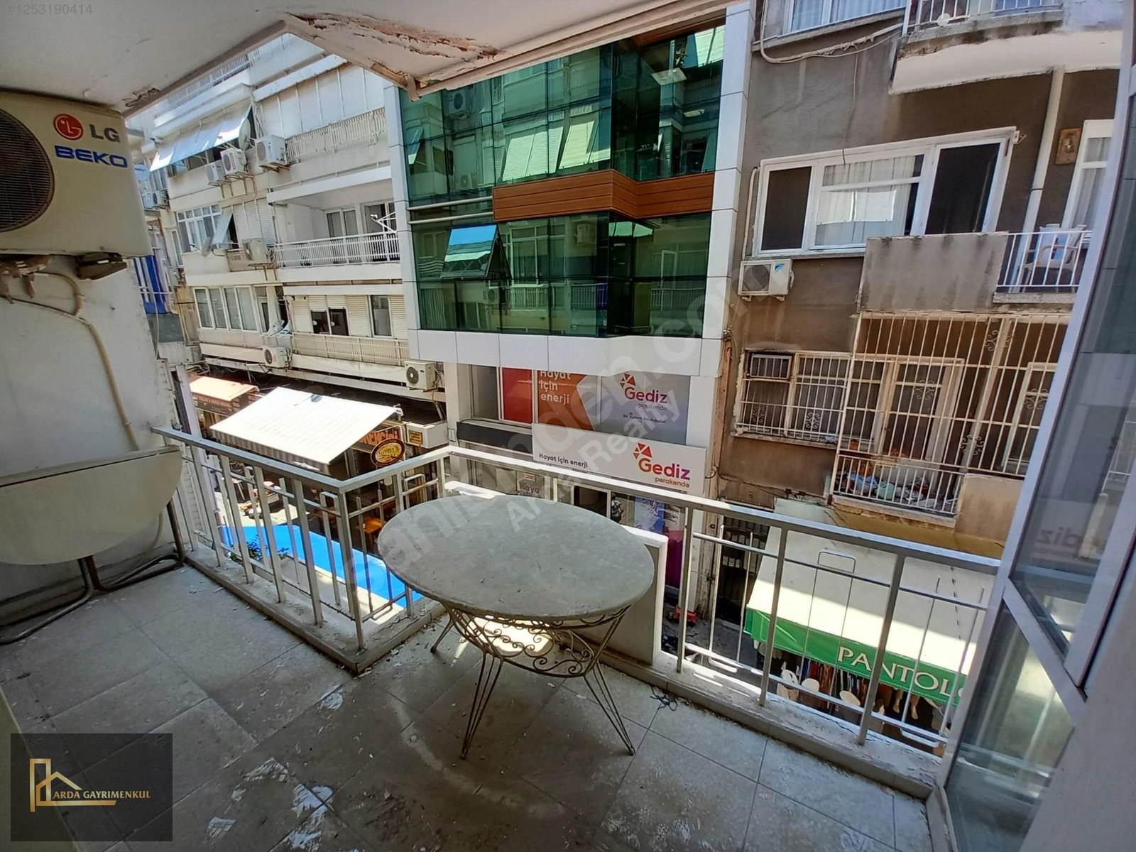 K.YAKA ÇARŞI İÇİNDE ÖZEL TERASLI 1. KAT 3+1 178 M2 - İZMİR KARŞIYAKA fotoğraf 3