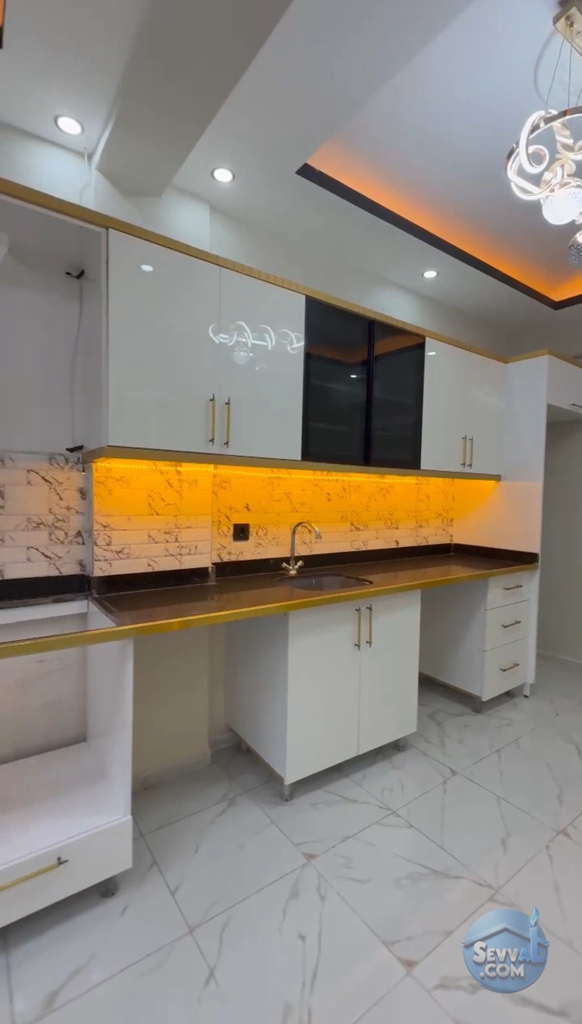 AHMET YESEVİ MAH. CAZİBE ARKASI ARA KAT İÇİ FULL YAPILI 3+1 ODALI SATILIK DAİRE. - ŞANLIURFA HALİLİYE fotoğraf 3