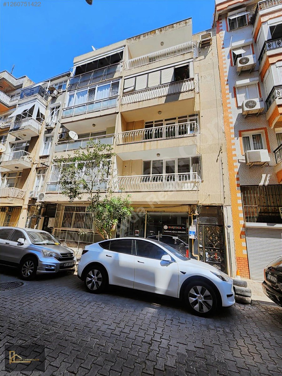K.YAKA ÇARŞI YAKINI ARAKAT ÇİT CEPHE ÇİFT BALKON 3+1 120 M2  - İZMİR KARŞIYAKA fotoğraf 5