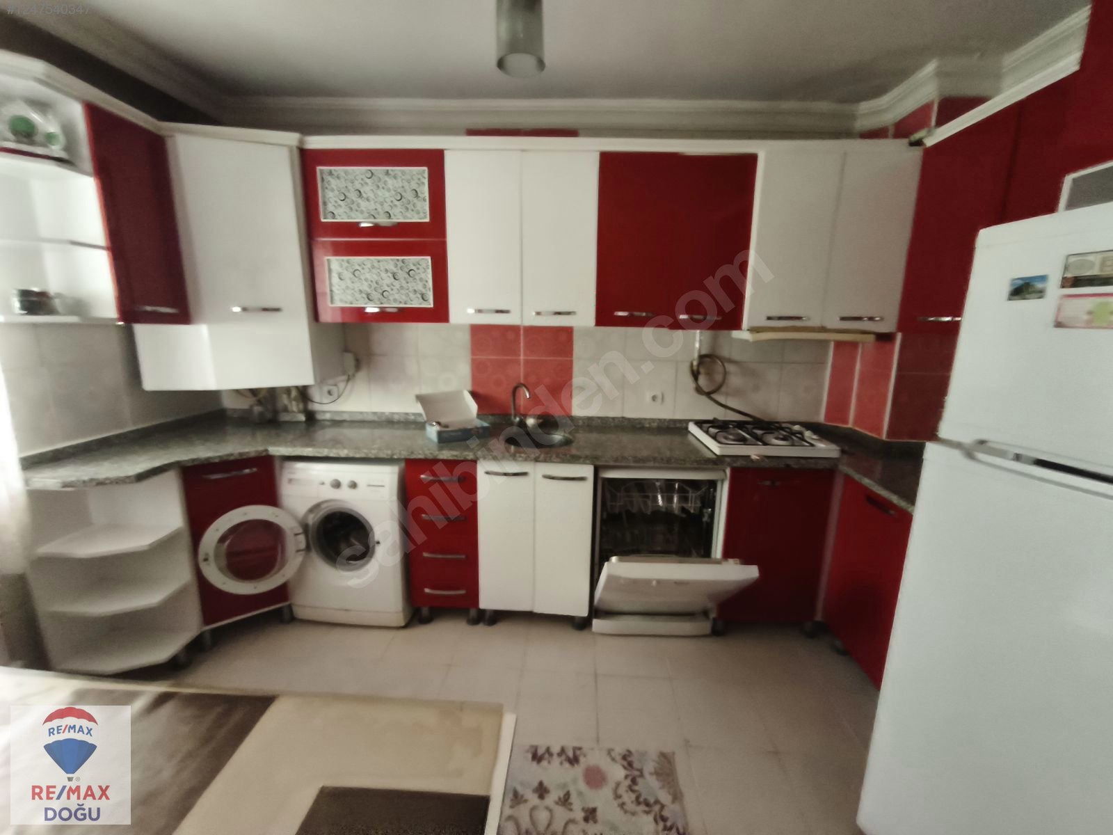 REMAX DOĞU'DAN SATILIK 3+1 YARI BODRUM EŞYALI ÜNİVERSİTE MAHALLE - ELAZIĞ MERKEZ fotoğraf 3