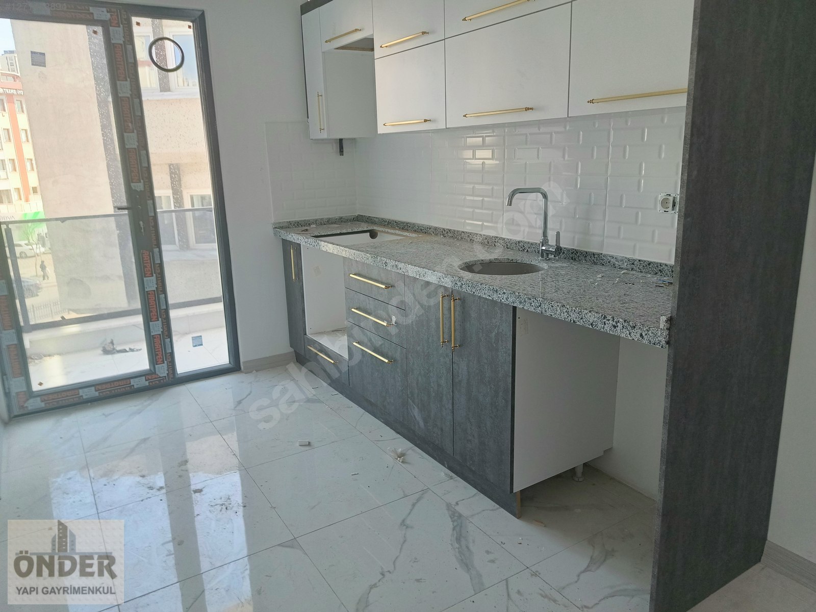YAKACIK MEYDANDA SATILIK 3+1 DAİRE - İSTANBUL KARTAL fotoğraf 8