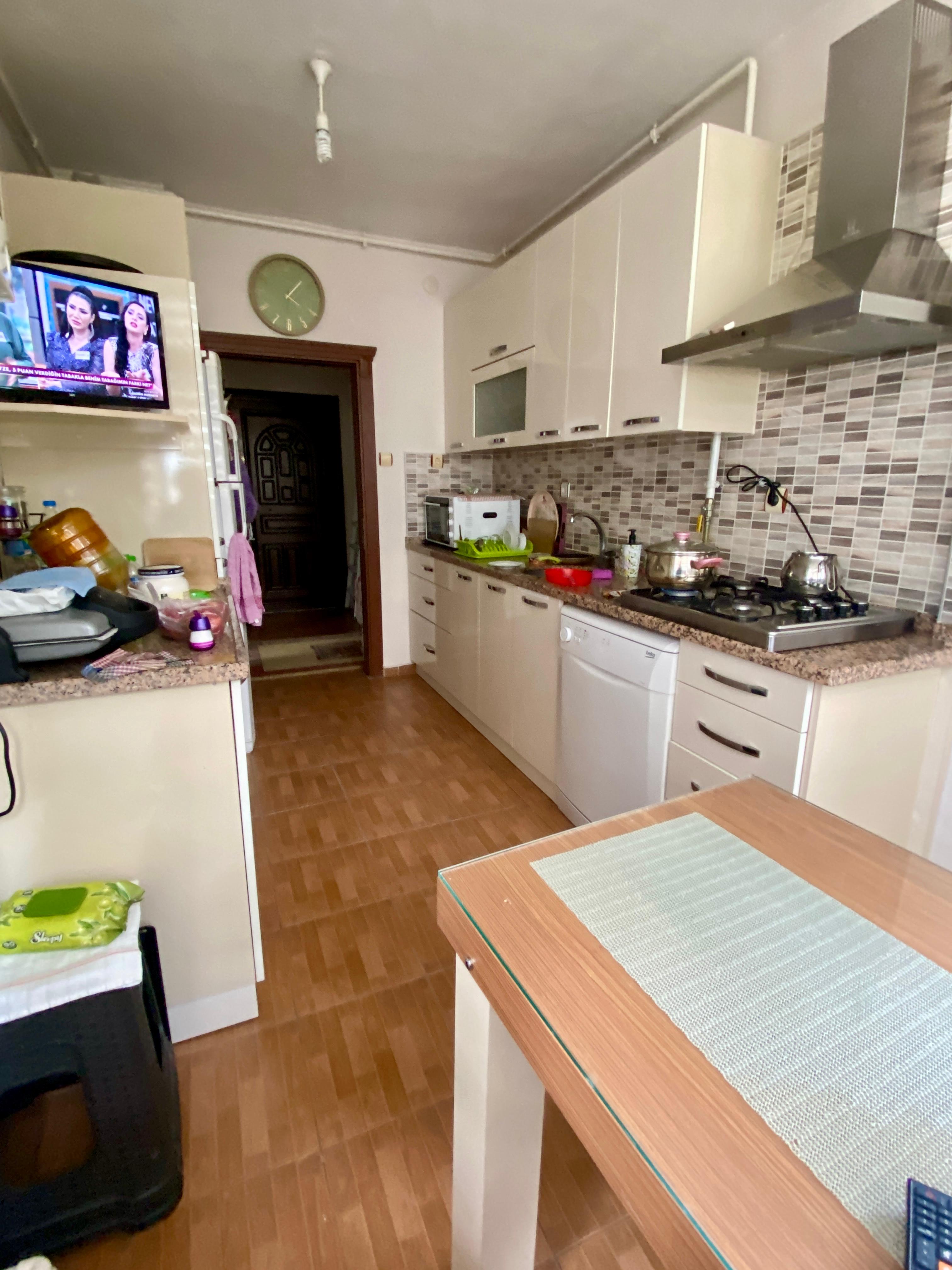 FIRSAT DAİRE DOĞALGAZLI GENİŞ OTURUMLU İÇİ FUL YAPILI 3+1 DAİRE - MERSİN MEZİTLİ fotoğraf 5