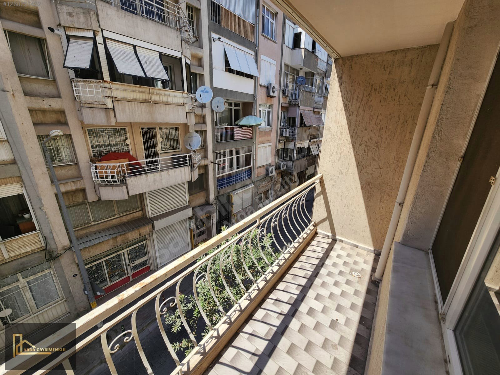 K.YAKA ÇARŞI YAKINI ARAKAT ÇİT CEPHE ÇİFT BALKON 3+1 120 M2  - İZMİR KARŞIYAKA fotoğraf 4