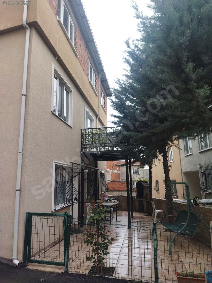 Yenibağlar da sahibinden satılık 3 katlı bahçeli ev okul karsisi - BURSA OSMANGAZİ fotoğraf 4