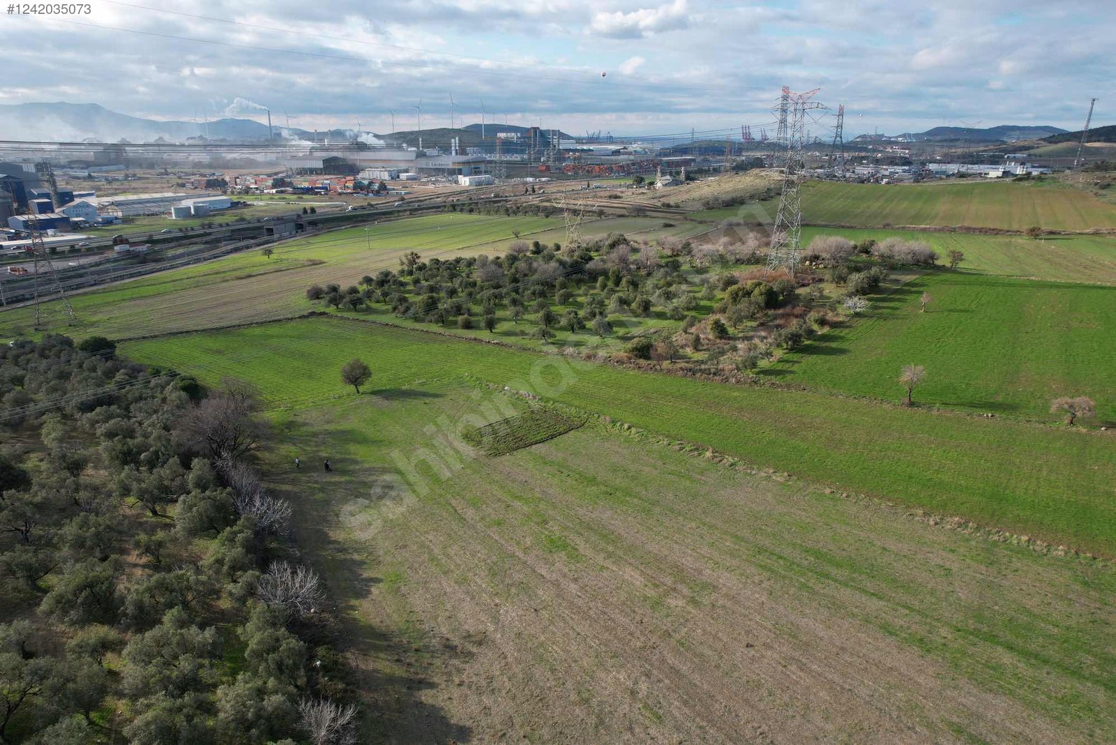 İZMİR-ALİAĞA-ŞEHİT KEMAL  MAHALLESİ’NDEKİ TARLANIN 273M²Sİ SATILIKTIR - İZMİR ALİAĞA fotoğraf 4