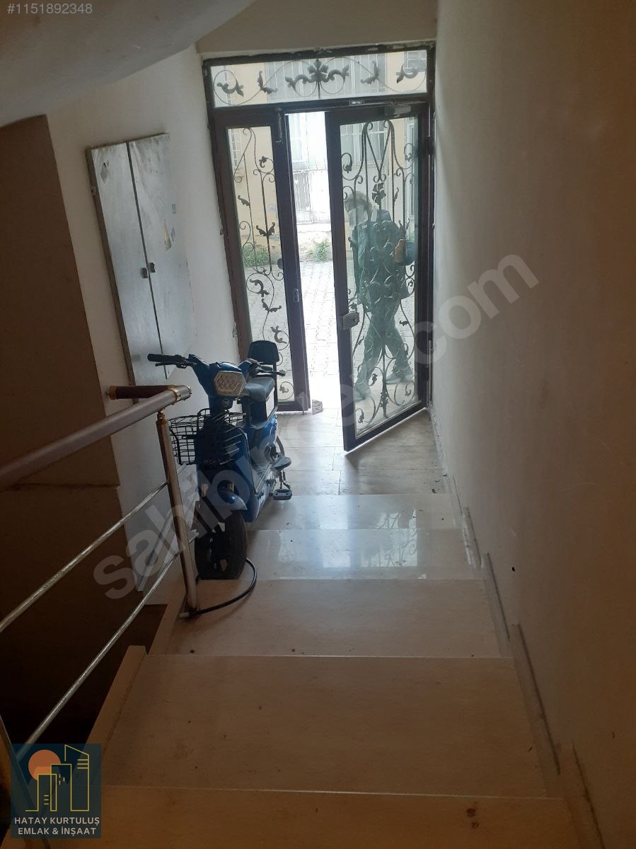 KURTULUŞ EMLAKTAN YENİŞEHİR MAHALLESİNDE SATILIK ARA KAT DAİRE - HATAY İSKENDERUN fotoğraf 4